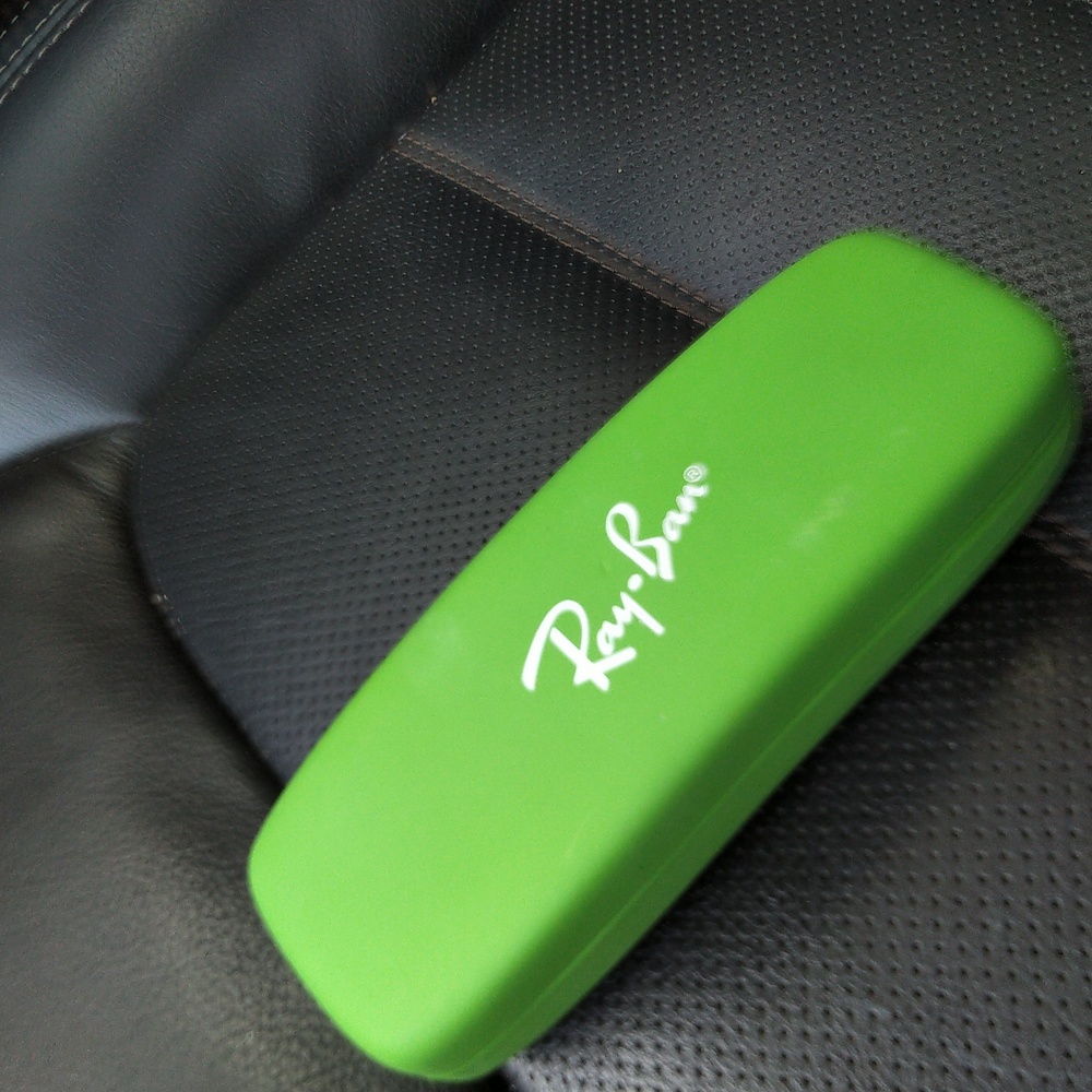 NWOT-Ray Ban hard shell sunglasses case